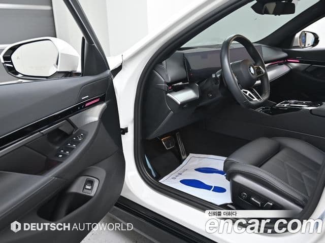 BMW 5 Series 2023 — ფოტო 10/20
