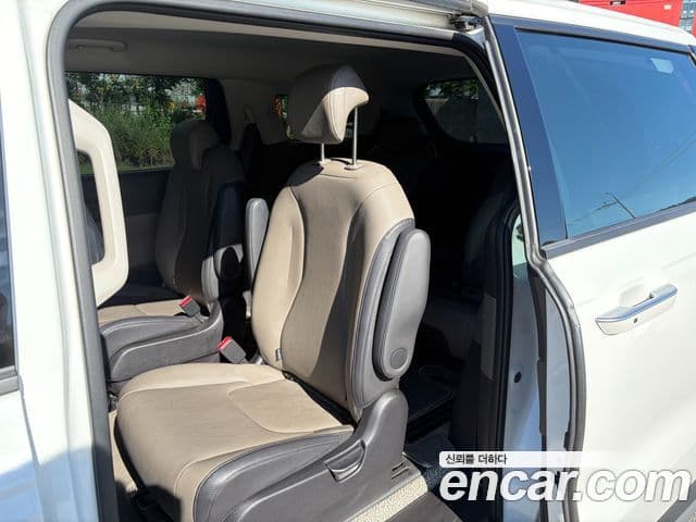 Kia Carnival 2024 — Şəkil 17/19