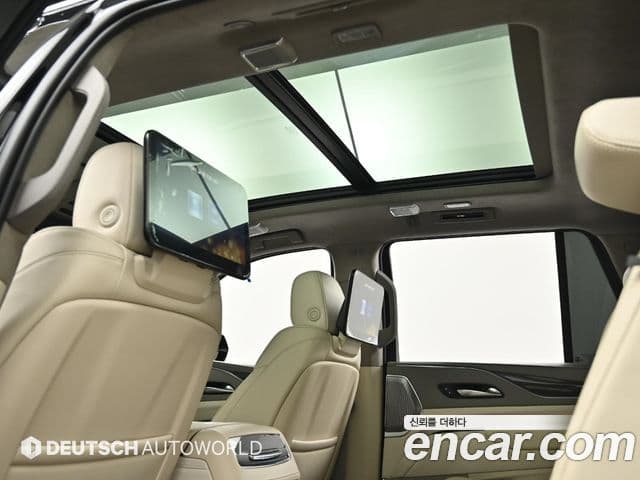 Cadillac Escalade 2023 — ფოტო 17/20