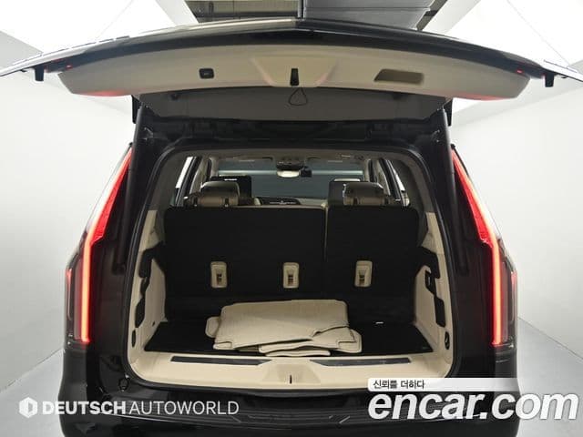 Cadillac Escalade 2023 — ფოტო 18/20
