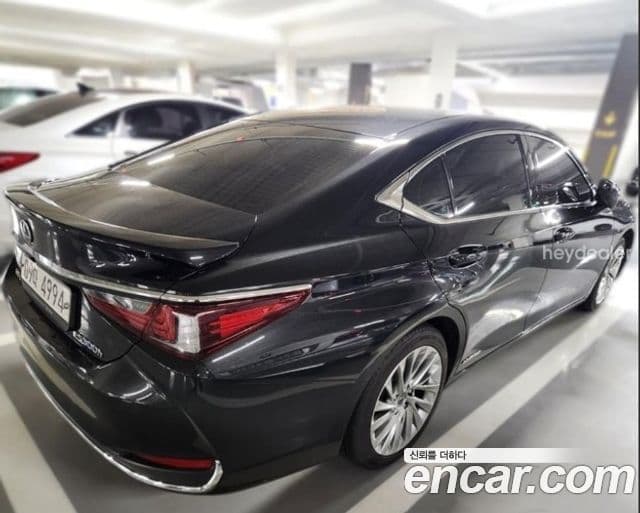Lexus ES300h 2019 — Şəkil 9/16