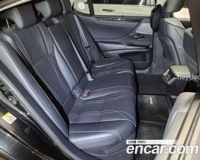 Lexus ES300h 2019 — Şəkil 12/16