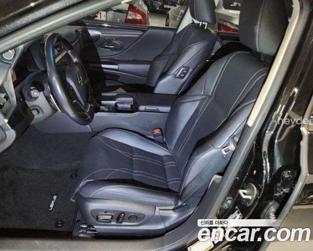 Lexus ES300h 2019 — Şəkil 14/16
