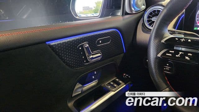 Mercedes-Benz GLB-Class 2025 — фото 15 из 18