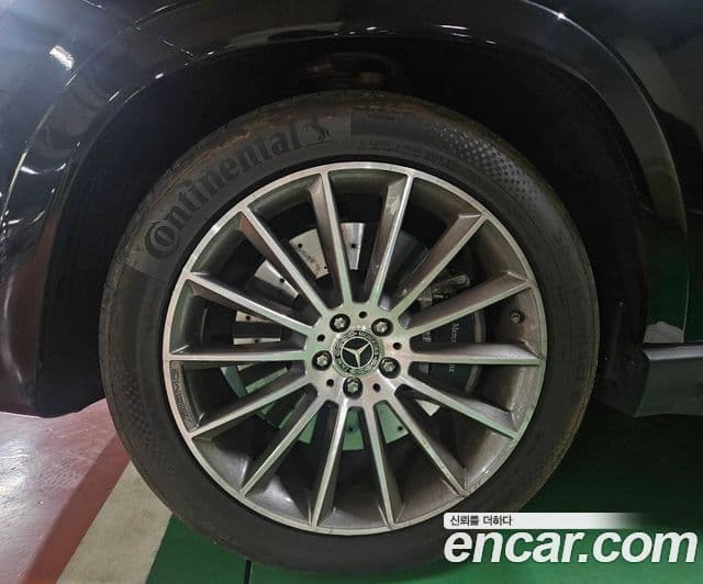 Mercedes-Benz GLE-Class 2023 — Photo 7/13