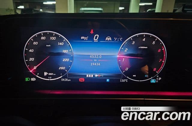 Mercedes-Benz GLE-Class 2023 — Photo 2/13