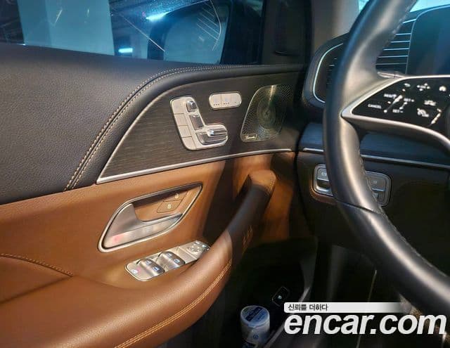 Mercedes-Benz GLE-Class 2023 — Photo 6/13