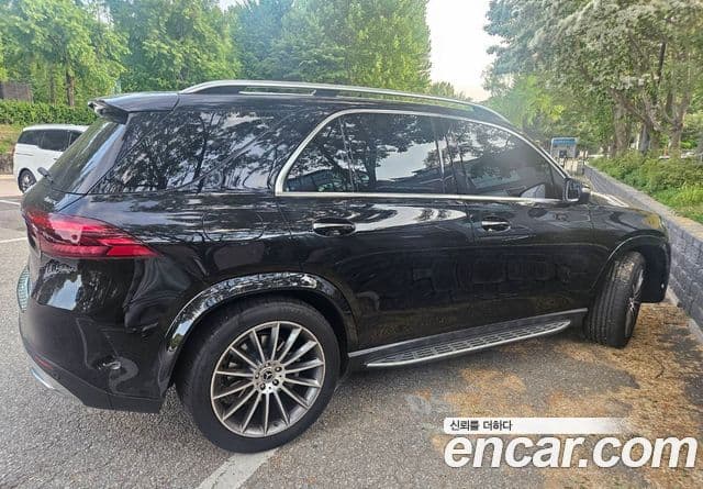 Mercedes-Benz GLE-Class 2023 — Photo 5/13
