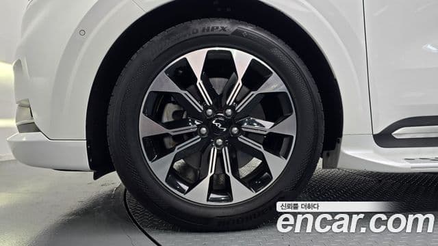 Kia Carnival 2022 — ფოტო 5/20