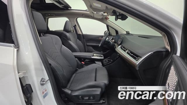 BMW 2 Series Active Tourer 2023 — ფოტო 8/20