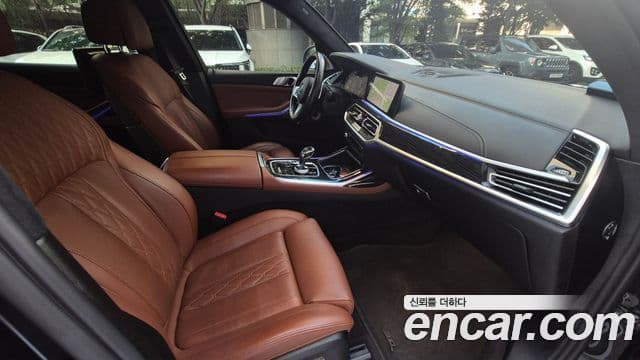 BMW X7 2021 — ფოტო 13/19