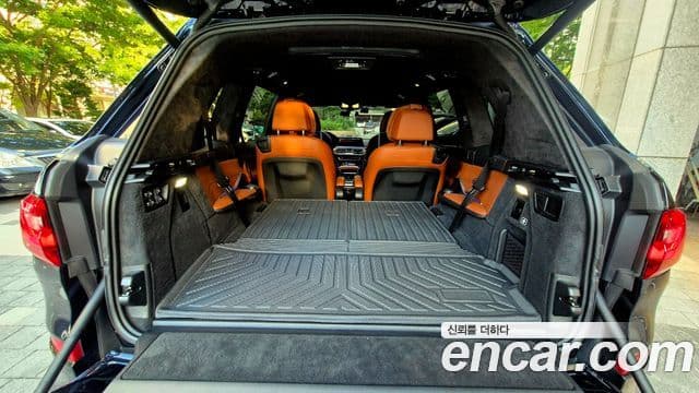 BMW X7 2021 — ფოტო 16/19