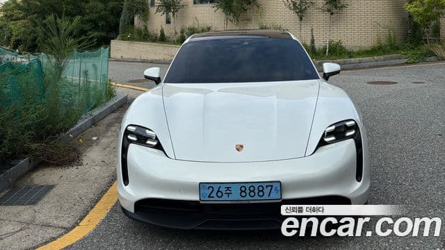 Porsche Taycan 2021 — ფოტო 3/14