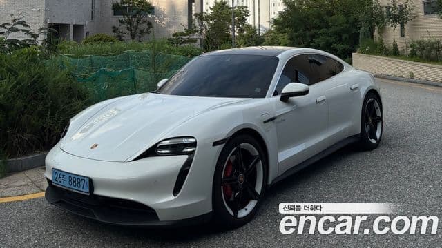 Porsche Taycan 2021 — ფოტო 1/14