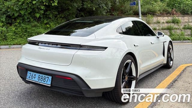 Porsche Taycan 2021 — ფოტო 5/14