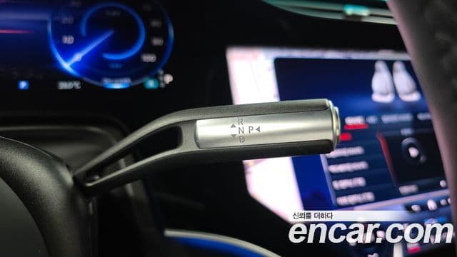 Mercedes-Benz EQS SUV 2023 — Photo 4/33