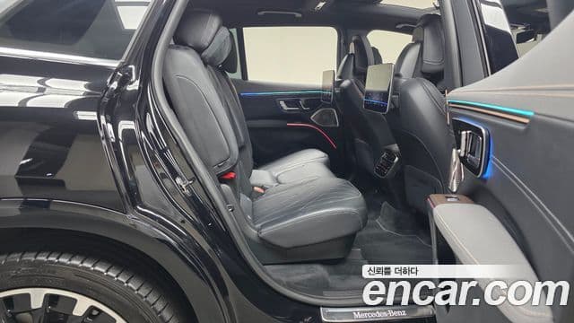 Mercedes-Benz EQS SUV 2023 — Photo 27/33
