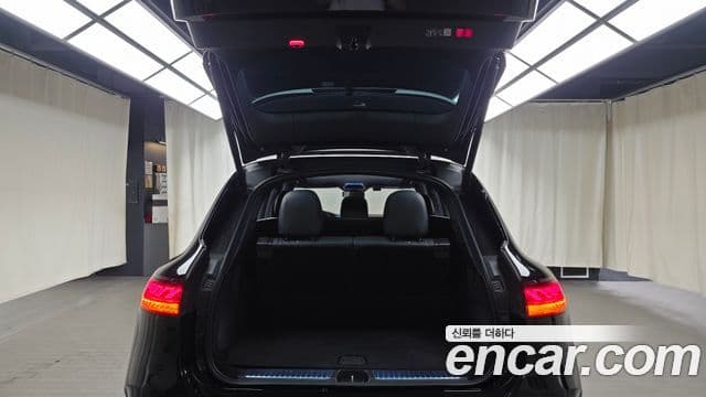 Mercedes-Benz EQS SUV 2023 — Photo 12/33