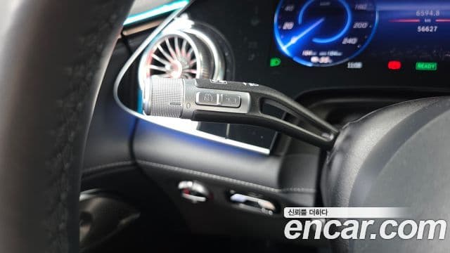 Mercedes-Benz EQS SUV 2023 — Photo 19/33
