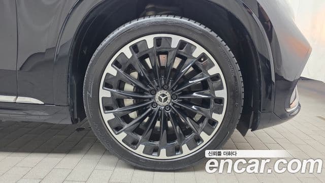 Mercedes-Benz EQS SUV 2023 — Photo 2/33