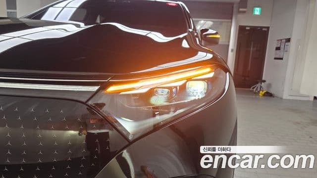 Mercedes-Benz EQS SUV 2023 — Photo 26/33