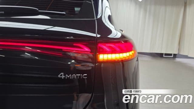 Mercedes-Benz EQS SUV 2023 — Photo 15/33