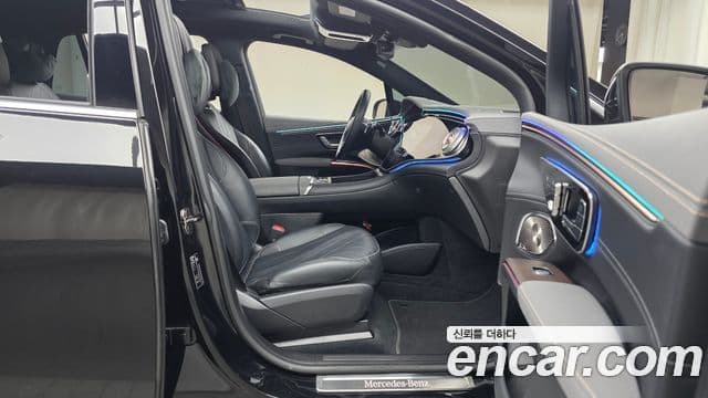 Mercedes-Benz EQS SUV 2023 — Photo 7/33