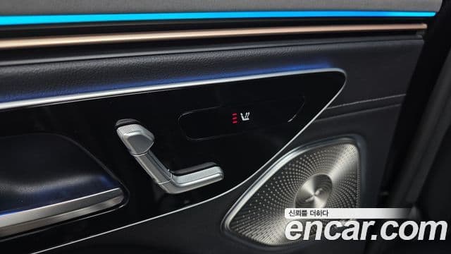 Mercedes-Benz EQS SUV 2023 — Photo 30/33