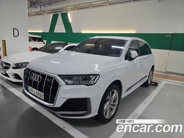 Audi Q7 2021 — Şəkil 1/8