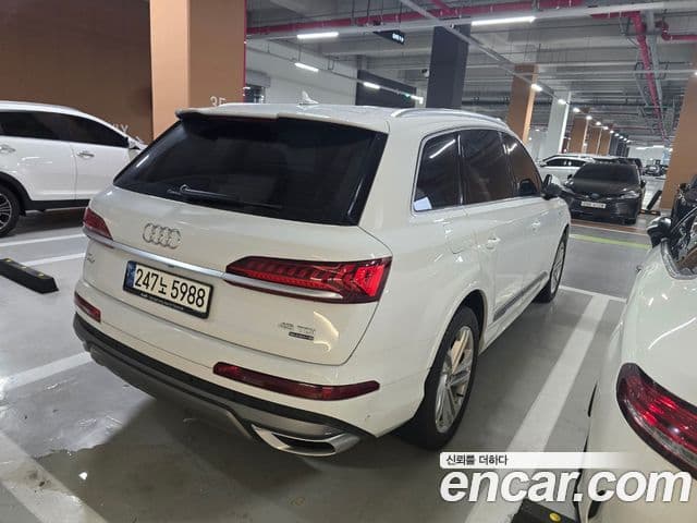 Audi Q7 2021 — Şəkil 2/8