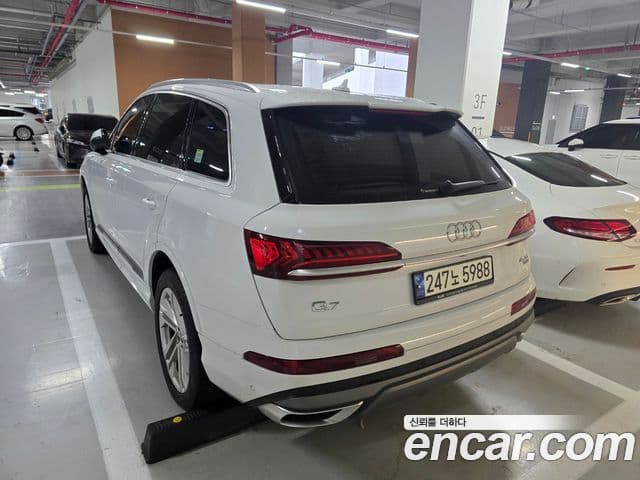 Audi Q7 2021 — Şəkil 3/8
