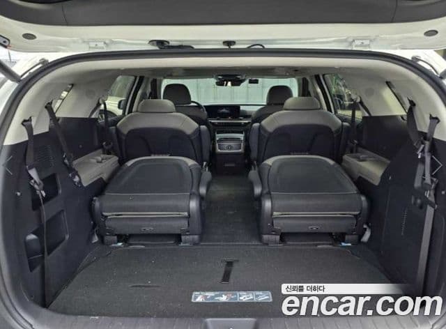 Kia Carnival 2025 — ფოტო 17/18