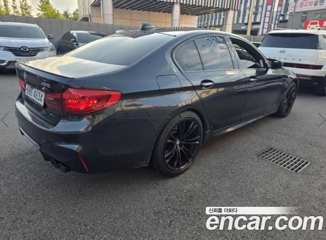 BMW M5 2018 — Фото 1/6
