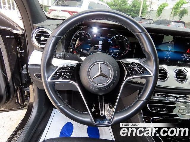 Mercedes-Benz E-Class 2021 — ფოტო 7/20