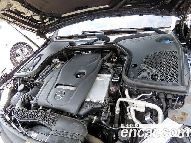 Mercedes-Benz E-Class 2021 — ფოტო 19/20