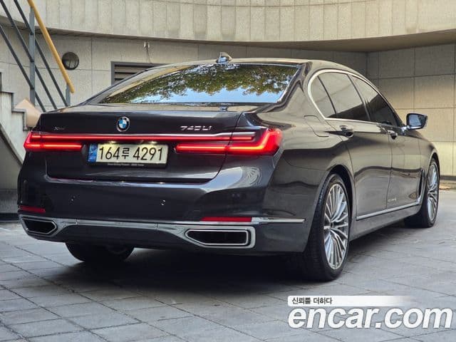 BMW 7 Series 2022 — Şəkil 1/20