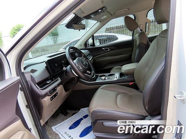 Kia Carnival 2023 — фото 4 из 20