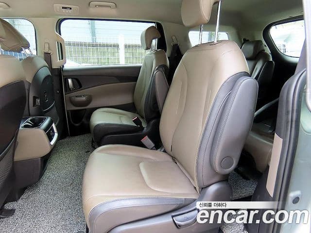 Kia Carnival 2023 — фото 5 из 20