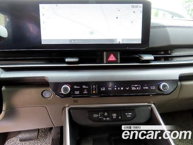 Kia Carnival 2023 — фото 13 из 20