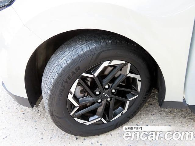 Kia Carnival 2023 — фото 19 из 20