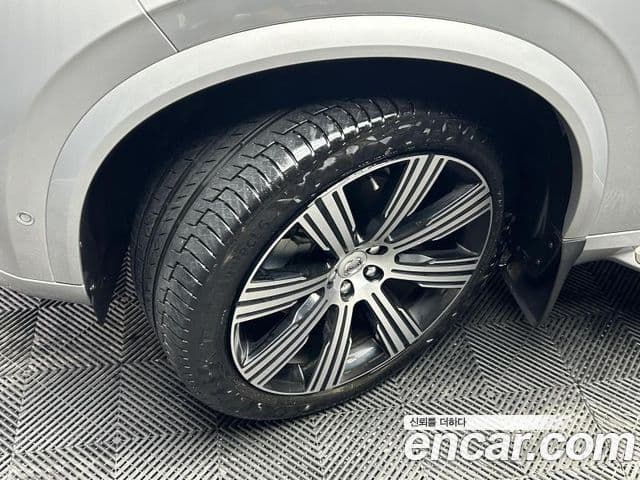 Volvo XC90 2023 — Photo 18/19