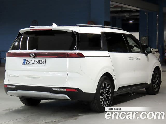 Kia Carnival 2021 — фото 1 из 20
