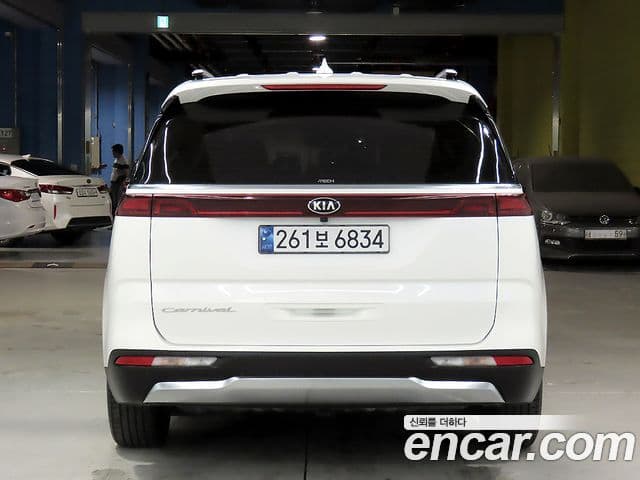 Kia Carnival 2021 — фото 3 из 20