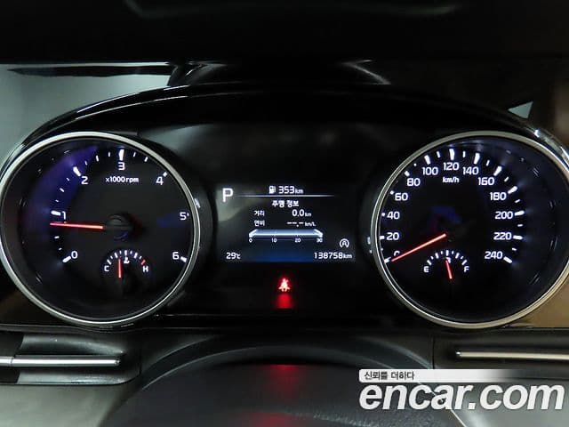 Kia Carnival 2021 — фото 7 из 20