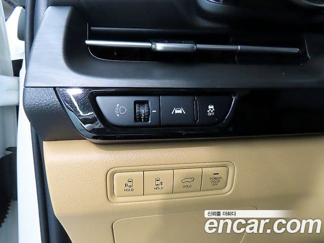 Kia Carnival 2021 — фото 16 из 20
