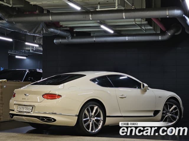 Bentley Continental GT 2023 — ფოტო 4/20