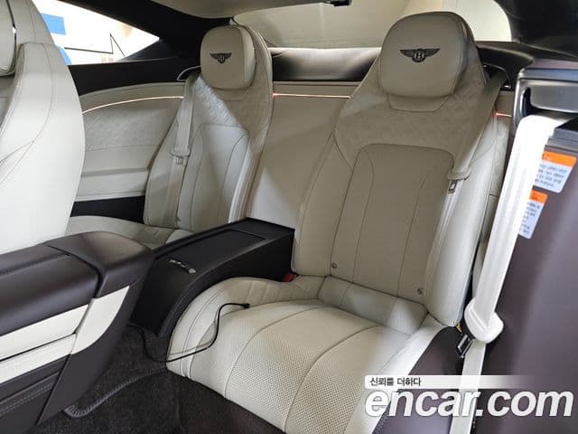 Bentley Continental GT 2023 — ფოტო 14/20
