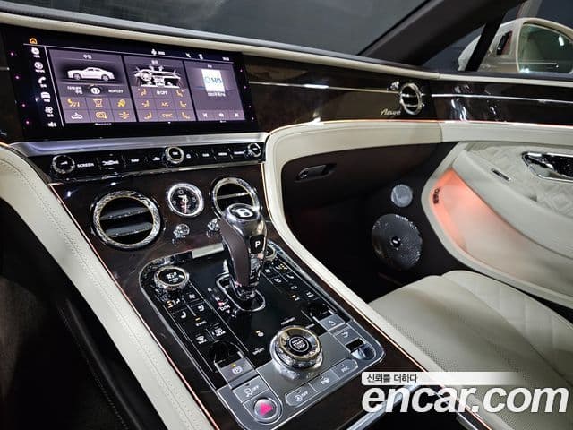 Bentley Continental GT 2023 — ფოტო 17/20