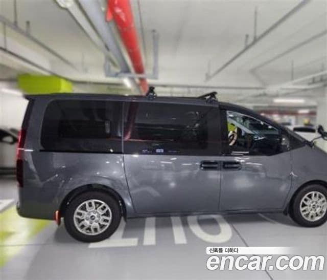 Hyundai Staria 2025 — ფოტო 3/16