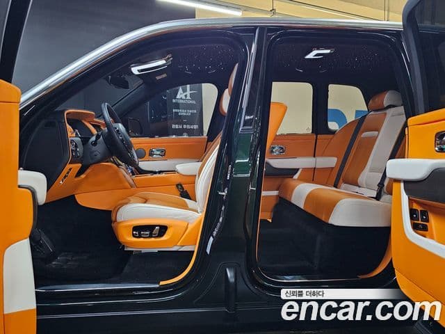 Rolls-Royce Cullinan 2023 — ფოტო 8/20